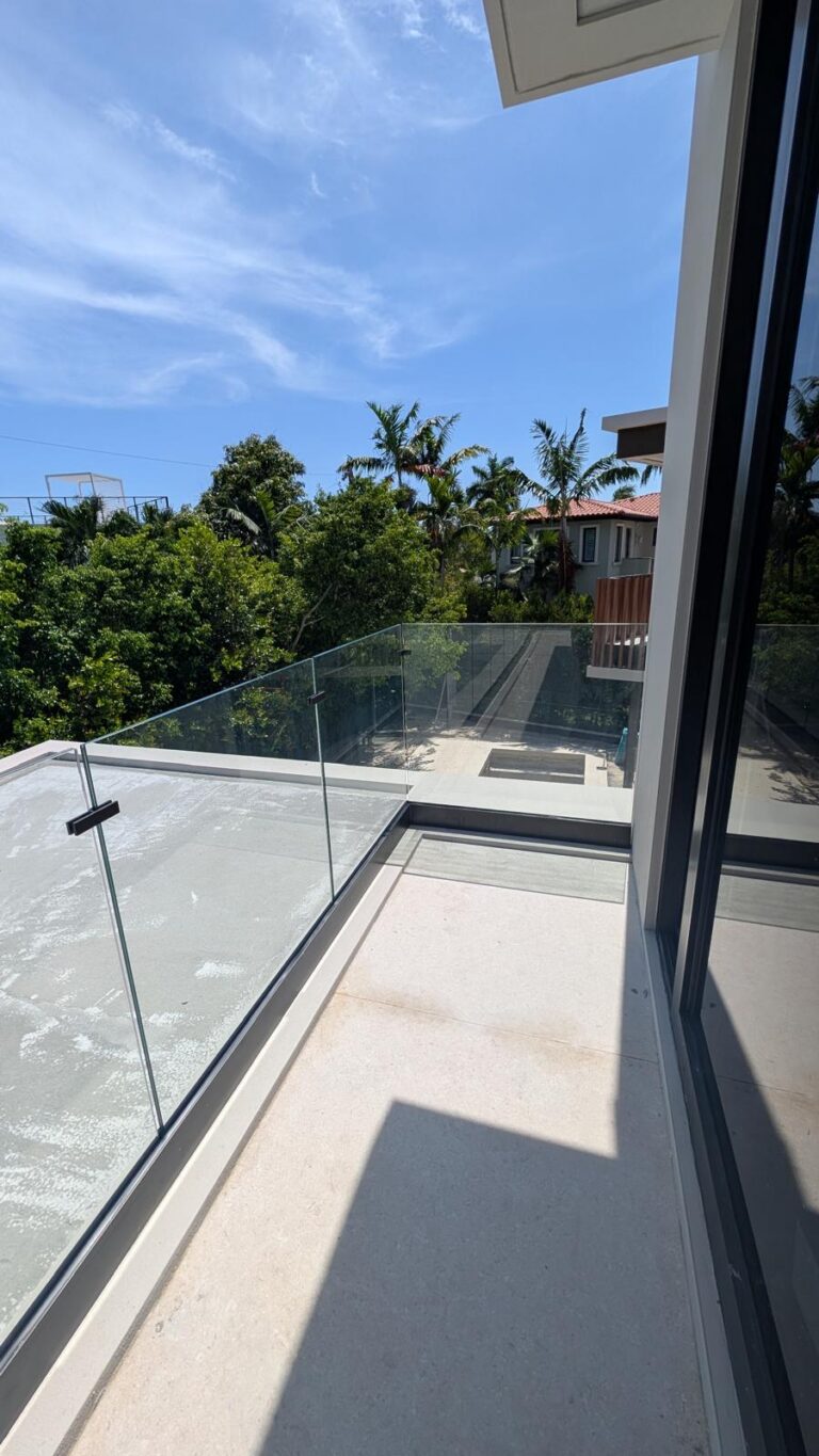 Key Biscayne exterior glass railing5