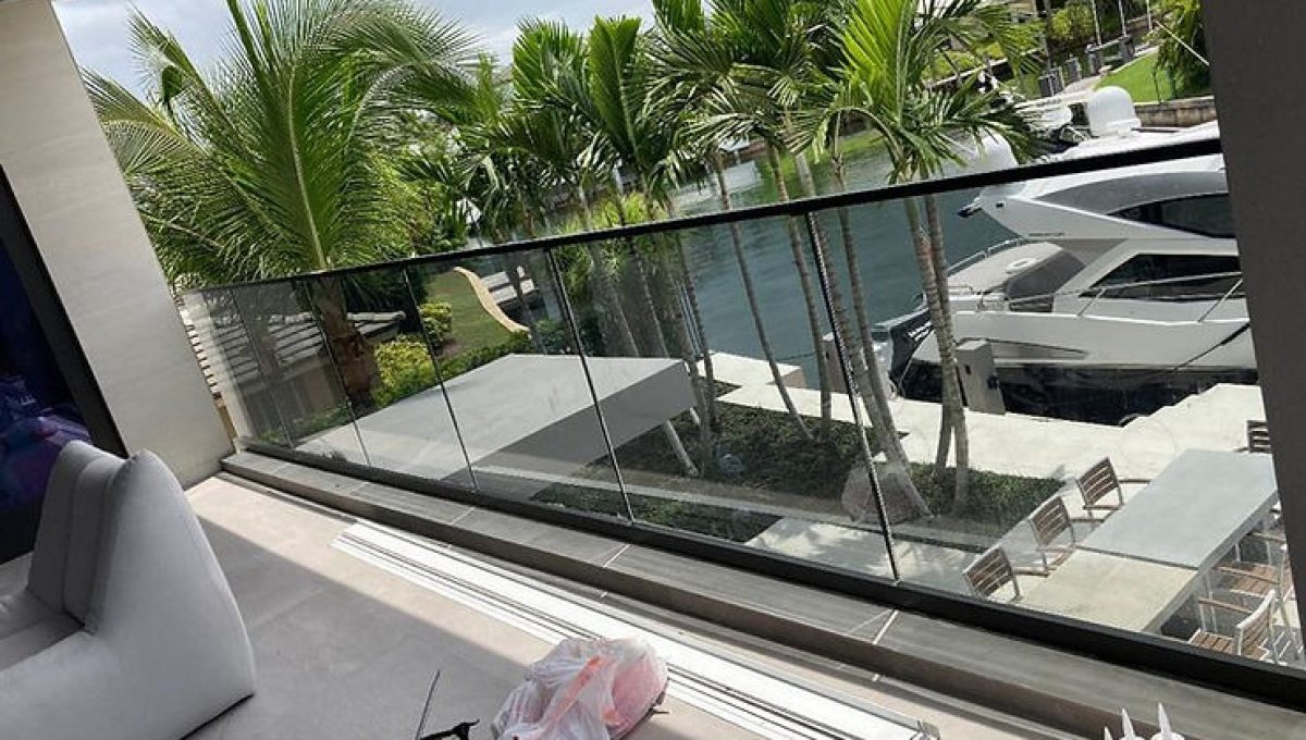 Custom glass installation project by IG Glass – Miami & Fort Lauderdale, FL