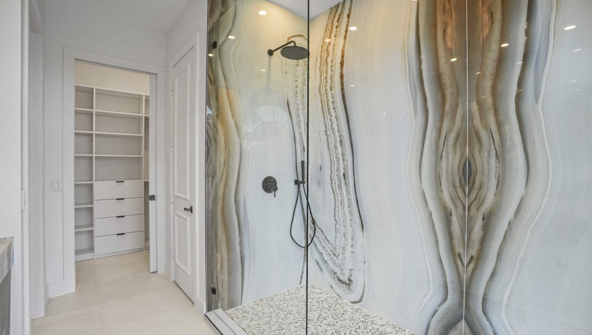 Professional glass installation in South Florida by IG Glass
