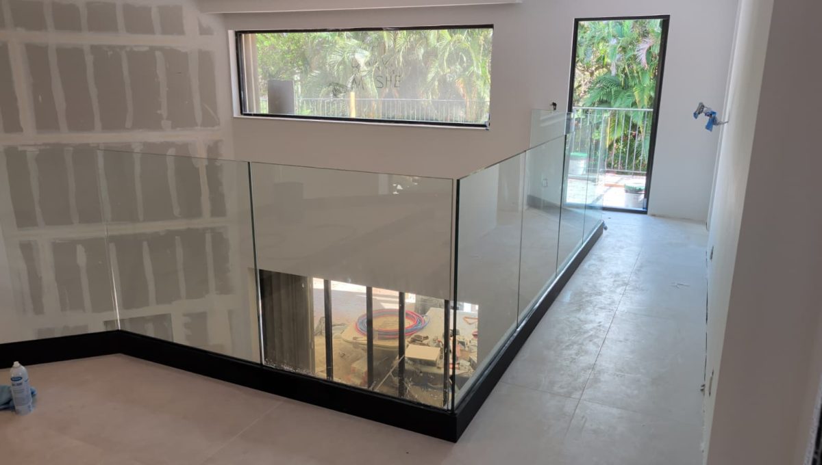 GLASS RAILING PLANTATION3