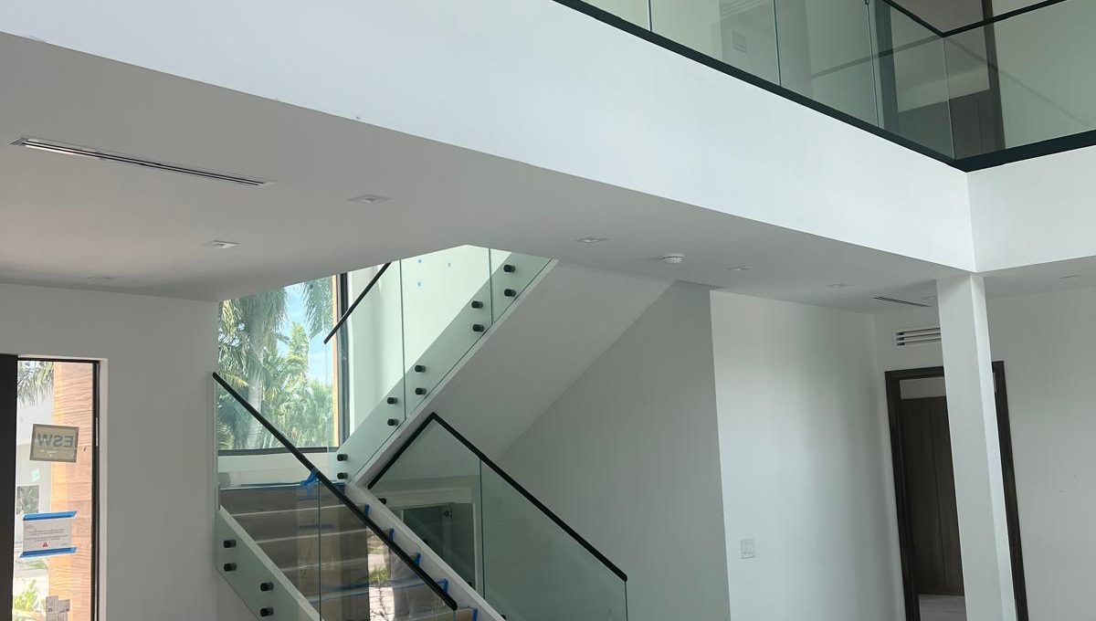 Custom glass installation project by IG Glass South Florida