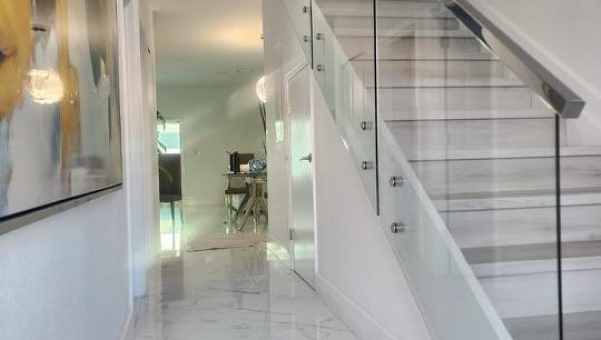 Custom glass installation project by IG Glass – Miami & Fort Lauderdale, FL
