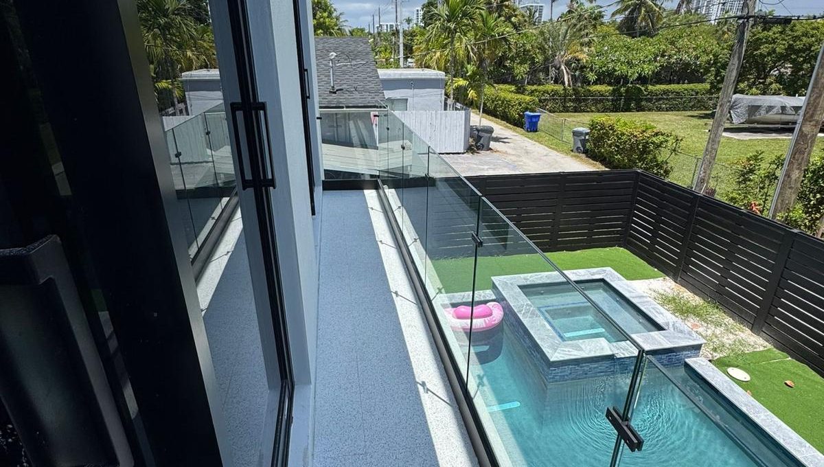 Custom glass installation project by IG Glass South Florida