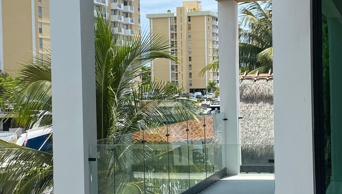 Custom glass installation project by IG Glass South Florida