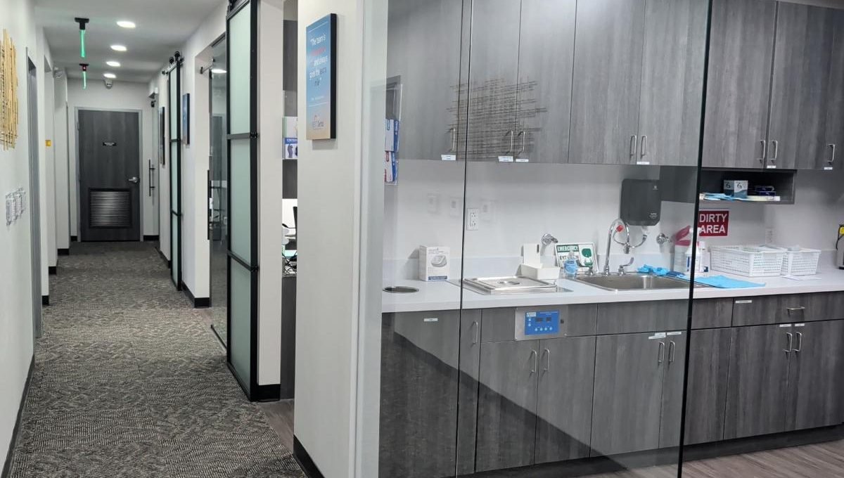 Custom glass installation project by IG Glass South Florida