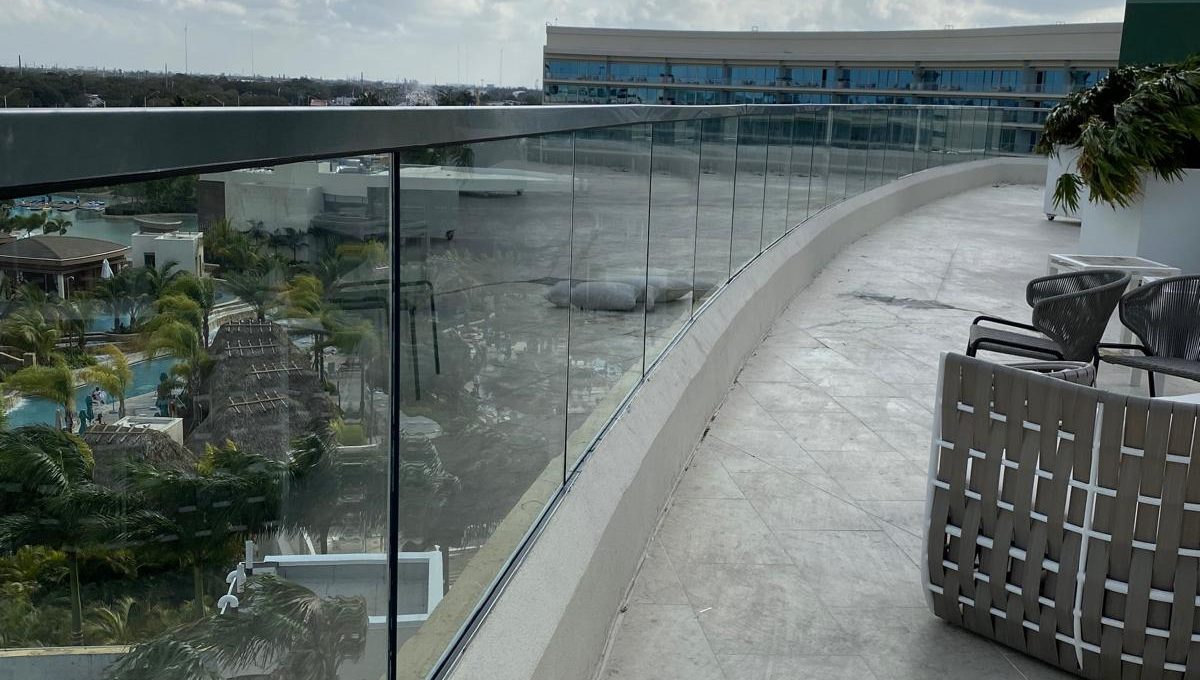 Hard Rock Hotel glass railing